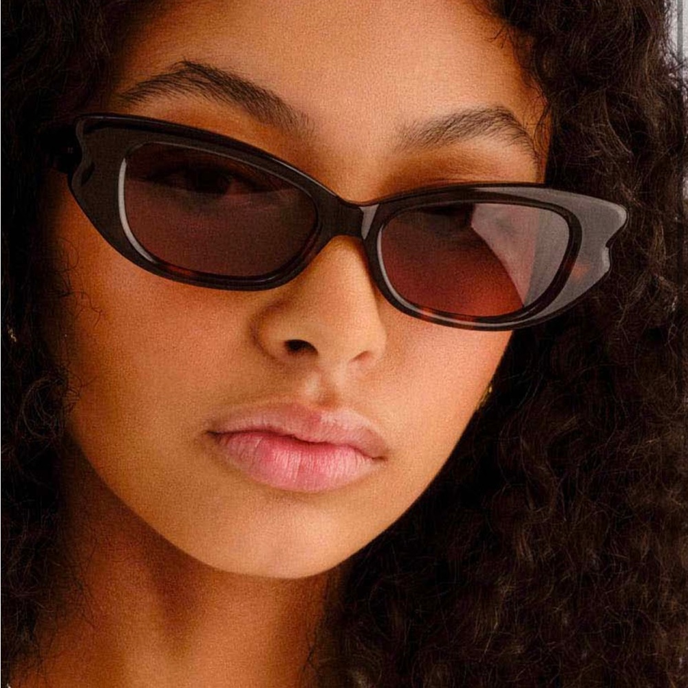Luv Lou - The Elle Cat Eye Sunglasses in Tortoise